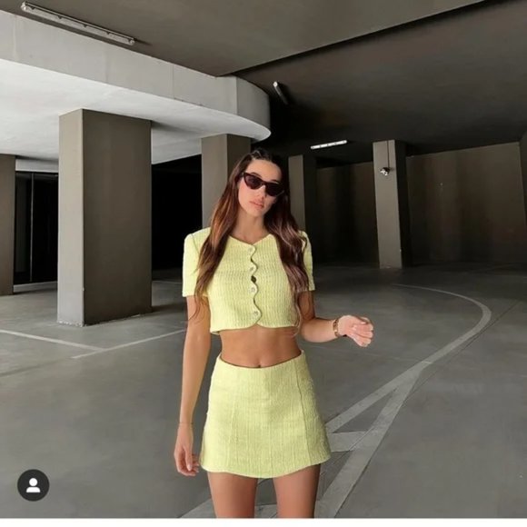 ZARA Crop Jacket - Picture 1 of 4